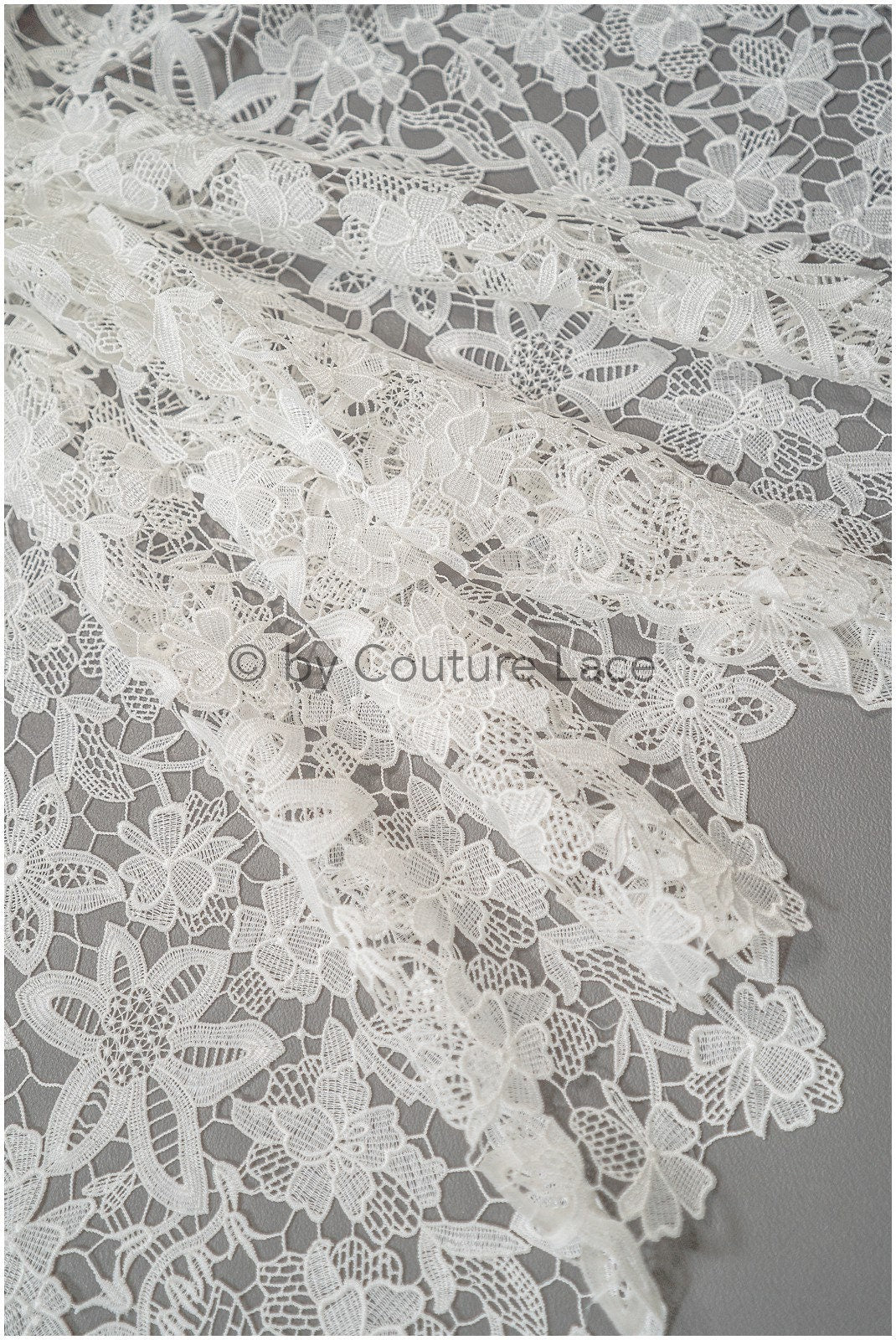 Florale Boho Spitze Off-White/ Gehäkelter Spitzenstoff/ Boho Spitze/ Makramee Spitzenstoff/ gestrickter Spitzenstoff mit Blumen// L20-390