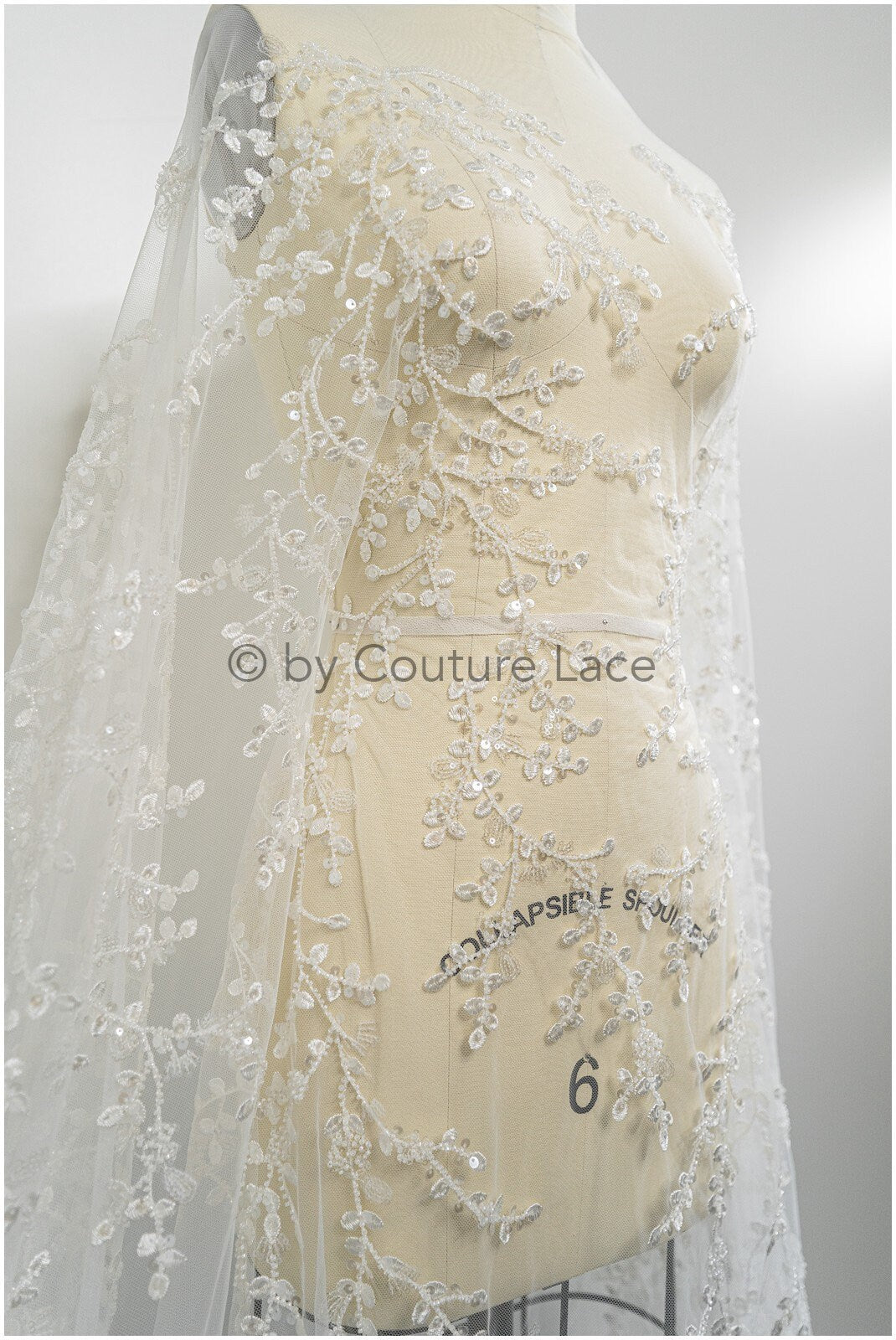 Wunderschöner Perlen Spitzenstoff Off-White/ Couture Spitzenstoff mit Perlen & Pailletten/ Brautspitze mit Ästen & Blättern// L20-399