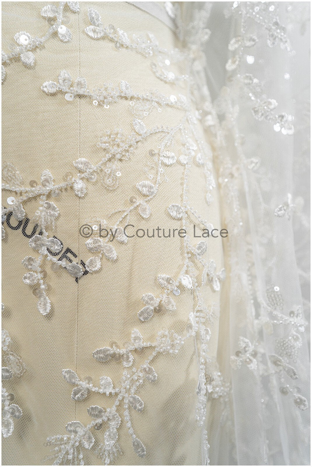 Wunderschöner Perlen Spitzenstoff Off-White/ Couture Spitzenstoff mit Perlen & Pailletten/ Brautspitze mit Ästen & Blättern// L20-399