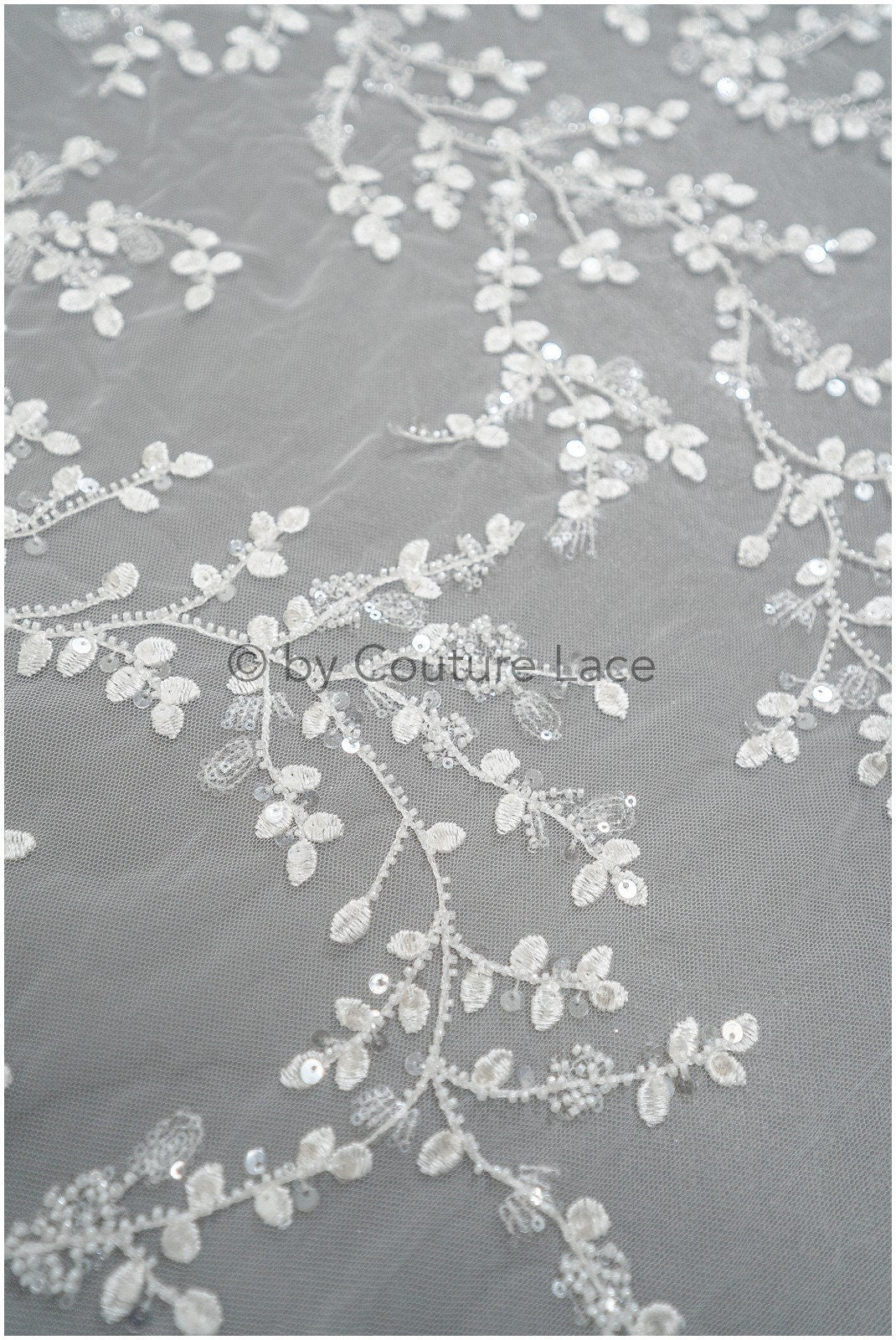 Wunderschöner Perlen Spitzenstoff Off-White/ Couture Spitzenstoff mit Perlen & Pailletten/ Brautspitze mit Ästen & Blättern// L20-399