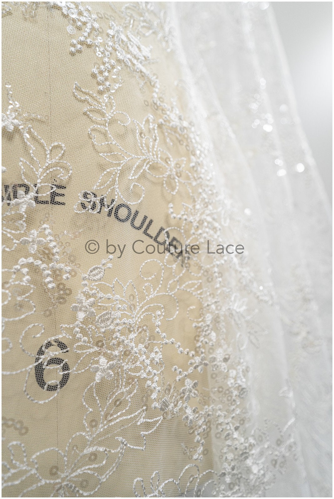 Blumen Spitzenstoff mit Pailletten, Braut spitzenstoff mit kleinen Blumen, Brautblumen spitze, floraler Spitzenstoff für Hochzeitskleid// L20-400