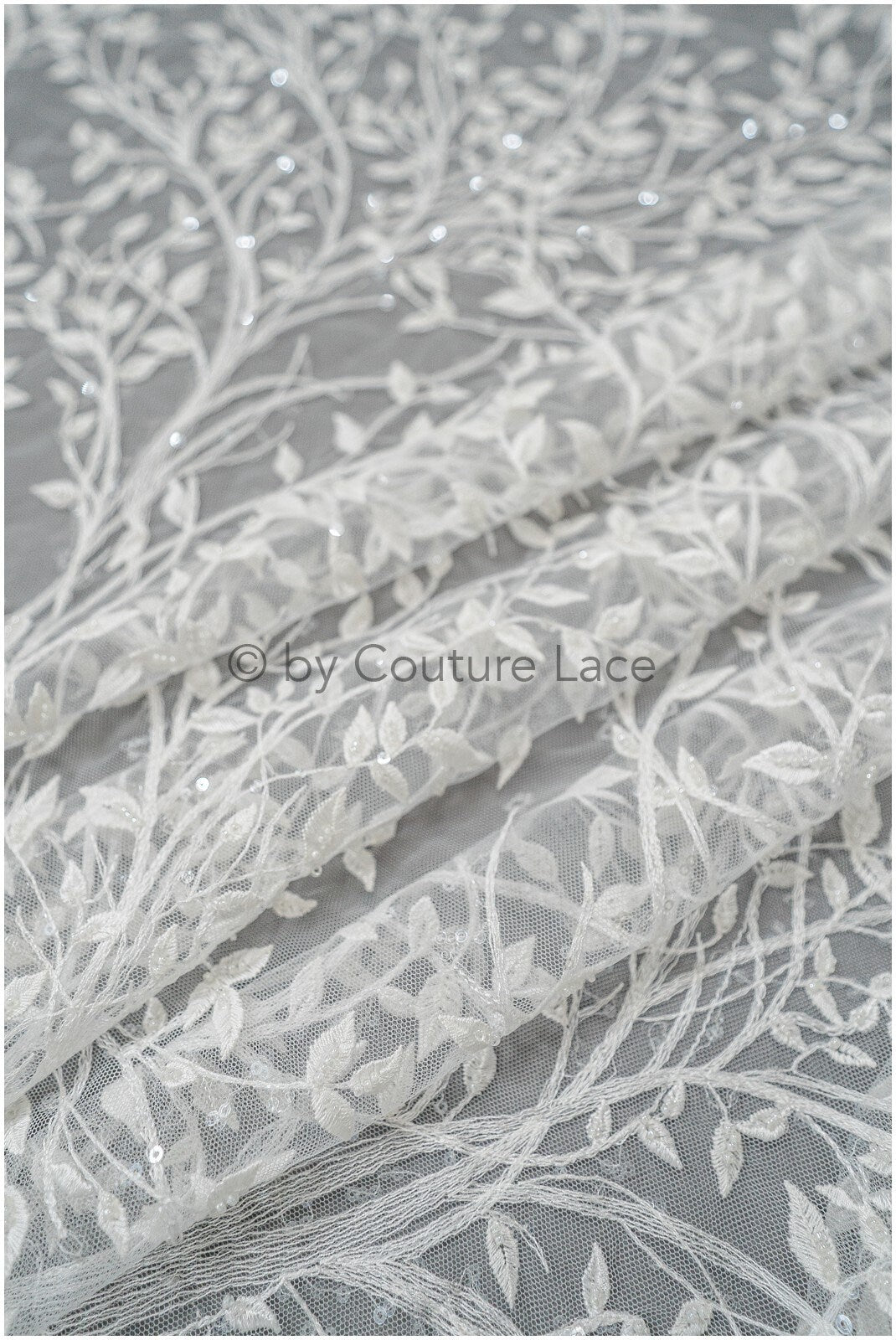 Wunderschöner Perlen Spitzenstoff mit kleinen Blättern/ Couture Spitzenstoff Off-White/ Brautspitze mit Ästen & Blättern// L20-401