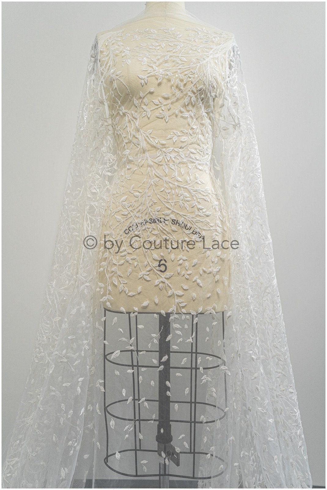 Wunderschöner Perlen Spitzenstoff mit kleinen Blättern/ Couture Spitzenstoff Off-White/ Brautspitze mit Ästen & Blättern// L20-401