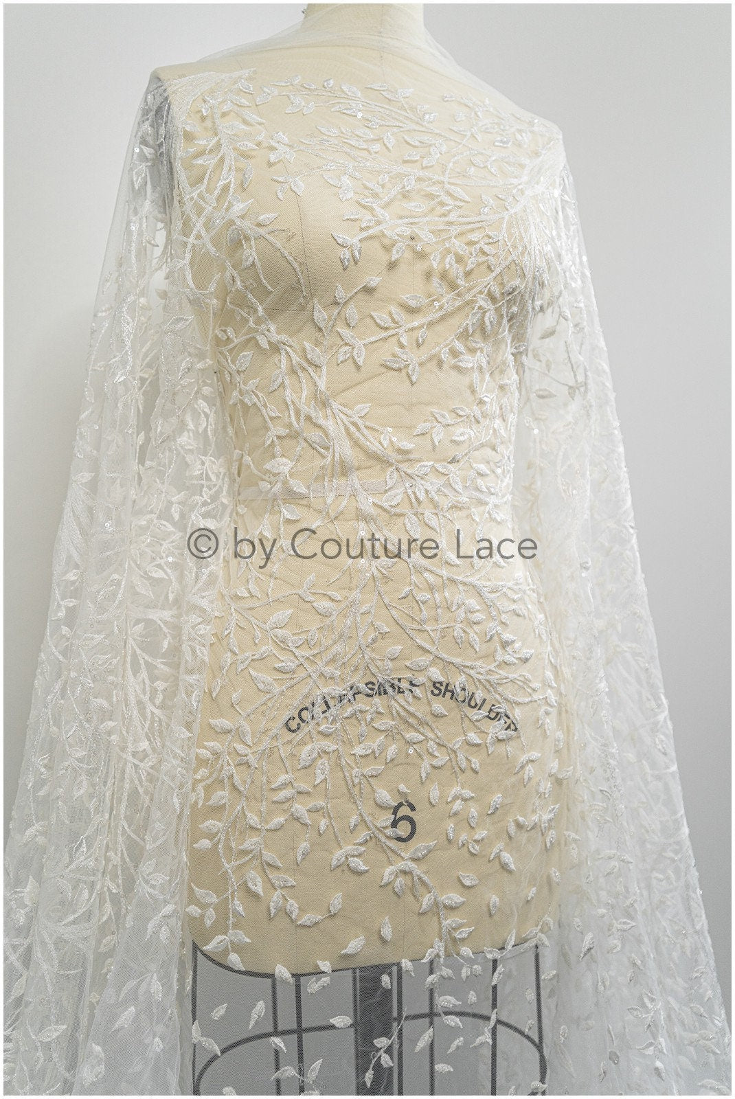Wunderschöner Perlen Spitzenstoff mit kleinen Blättern/ Couture Spitzenstoff Off-White/ Brautspitze mit Ästen & Blättern// L20-401