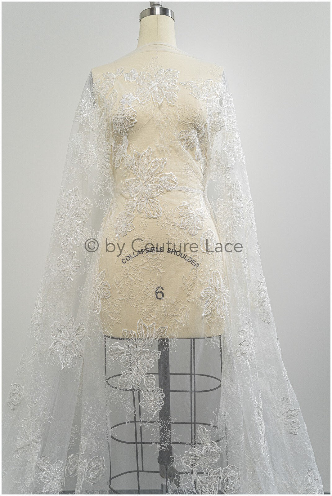 Wunderschöner Perlen Spitzenstoff Off-White/ Couture Spitzenstoff mit Perlen & Pailletten/ Brautspitze// L20-402