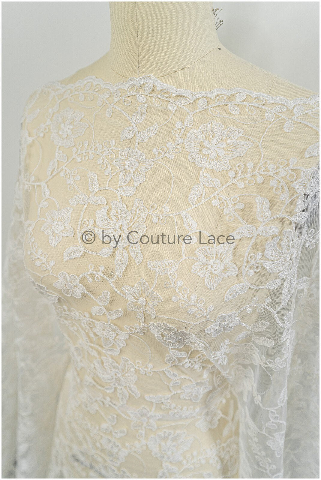 Romantischer Braut Spitzenstoff Off-White/ Blumen Spitzenstoff/ Blumenspitze/ Brautspitze Stoff// L20-070C