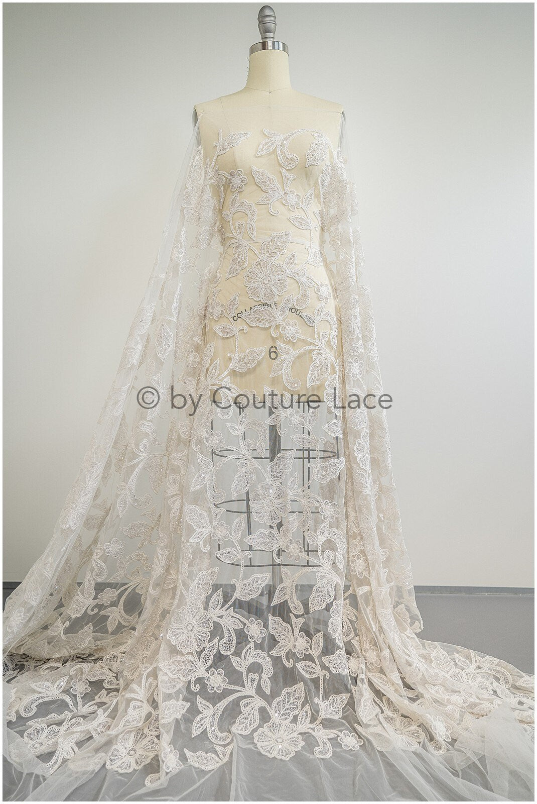 Spitzenstoff mit floralem Muster/ Designer Couture Spitze Off-White/ Spitzenstoff mit Perlen & Pailletten// L20-013