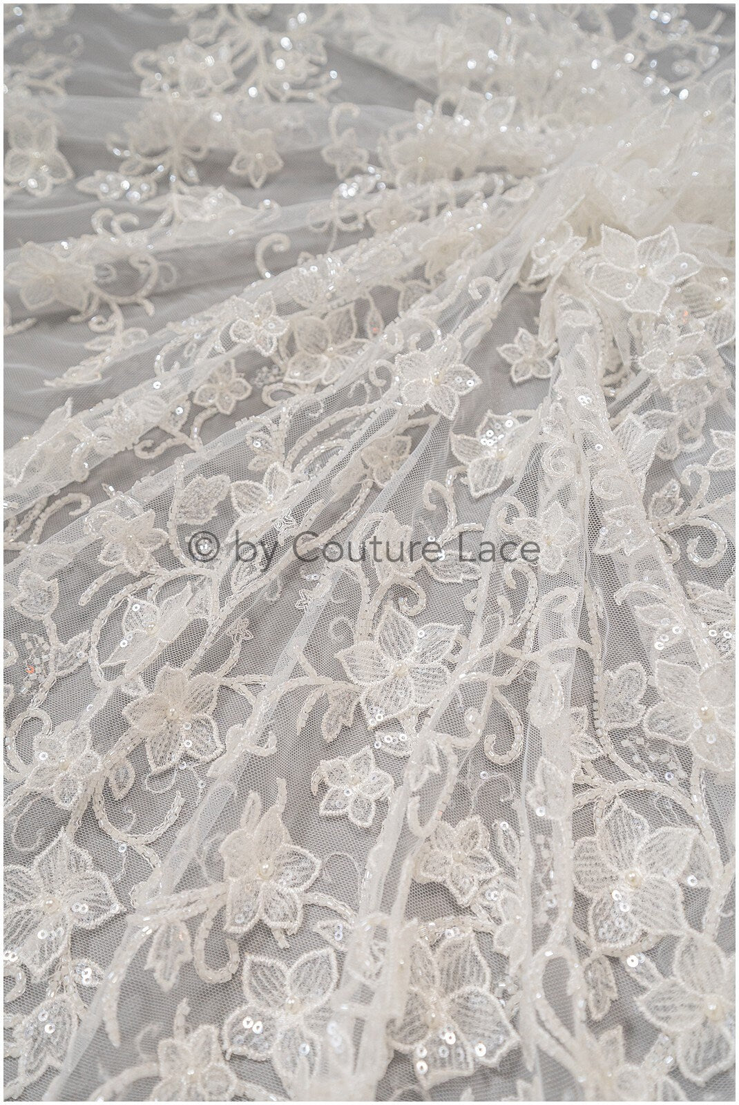Perlen 3D Spitzenstoff, Couture Spitzenstoff mit 3D Blüten, Pronovias Spitzenstoff, floraler Spitzenstoff mit 3D Blüten// L20-335
