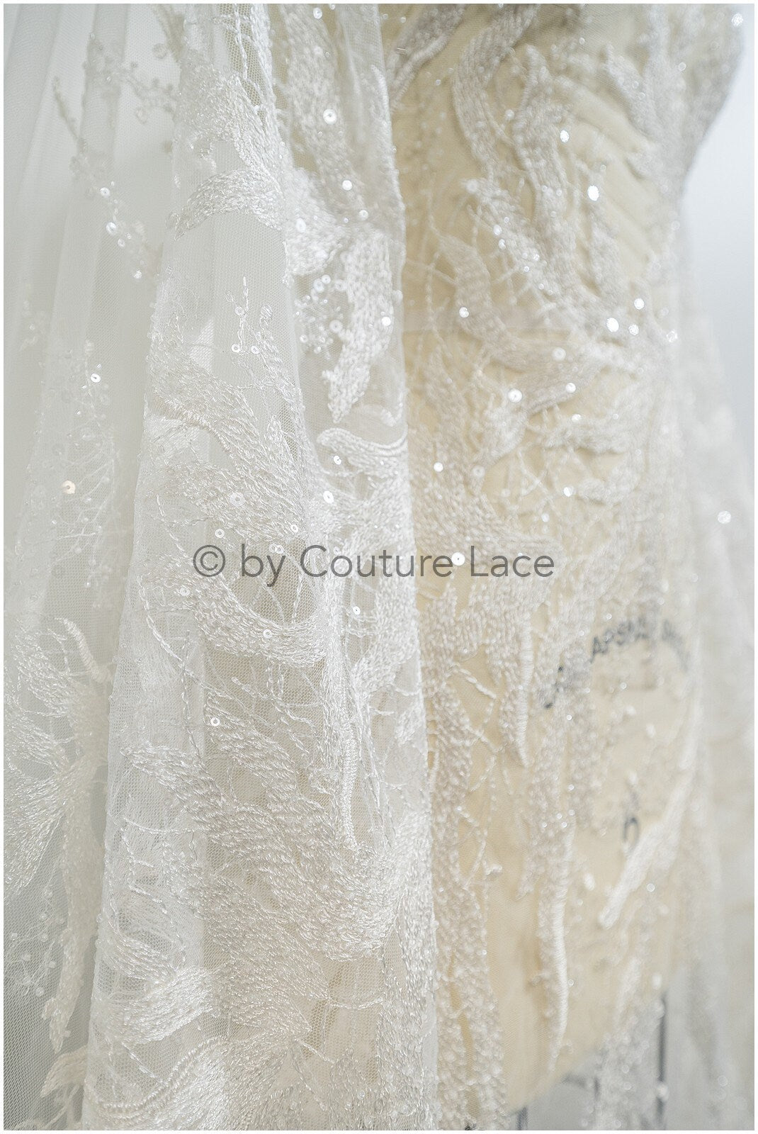 Perlen Spitzenstoff, Couture Spitzenstoff, schwere Hochzeitsspitze, gestreifter Spitzenstoff mit Perlen, moderner gestreifter Spitzenstoff// L20-345