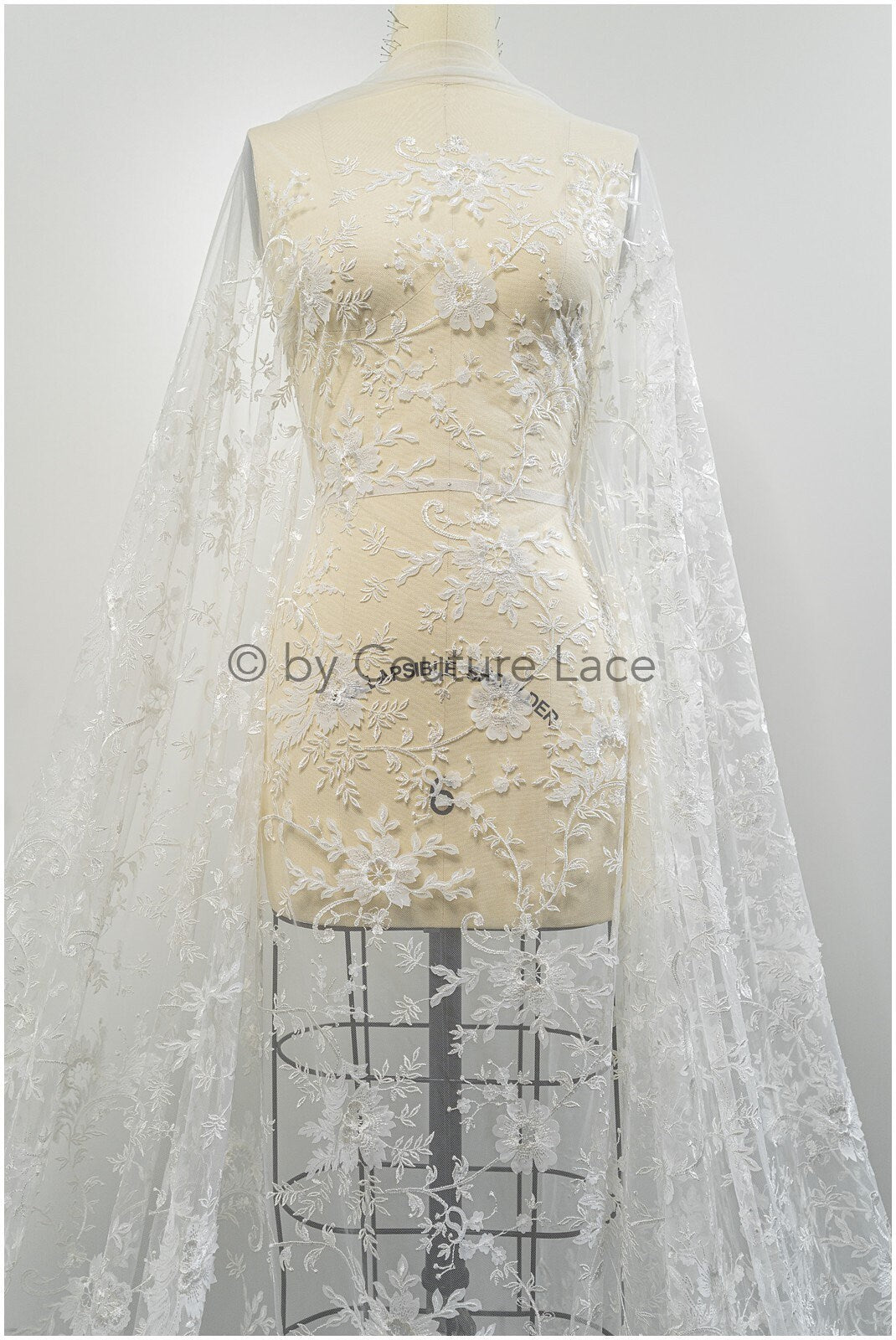 3D Blumen Spitzenstoff Off-White/ Braut Spitzenstoff/ romantischer Spitzenstoff mit 3D Blumen/ Hochzeit Spitzenstoff// L20-372