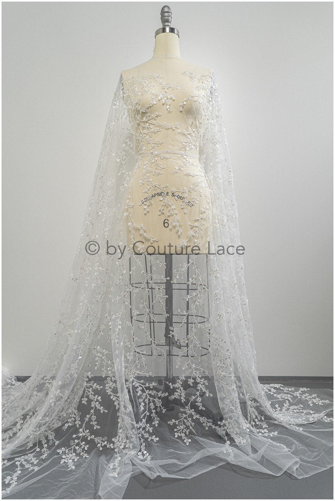 Wunderschöner Perlen Spitzenstoff Off-White/ Couture Spitzenstoff mit Perlen & Pailletten/ Brautspitze mit Ästen & Blättern// L20-399
