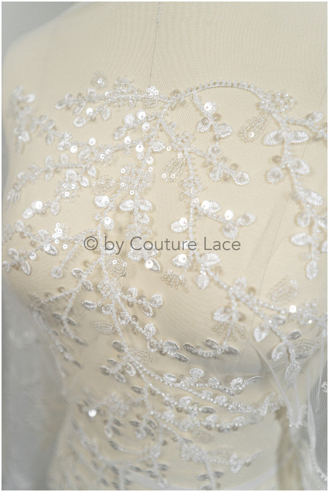 Wunderschöner Perlen Spitzenstoff Off-White/ Couture Spitzenstoff mit Perlen & Pailletten/ Brautspitze mit Ästen & Blättern// L20-399