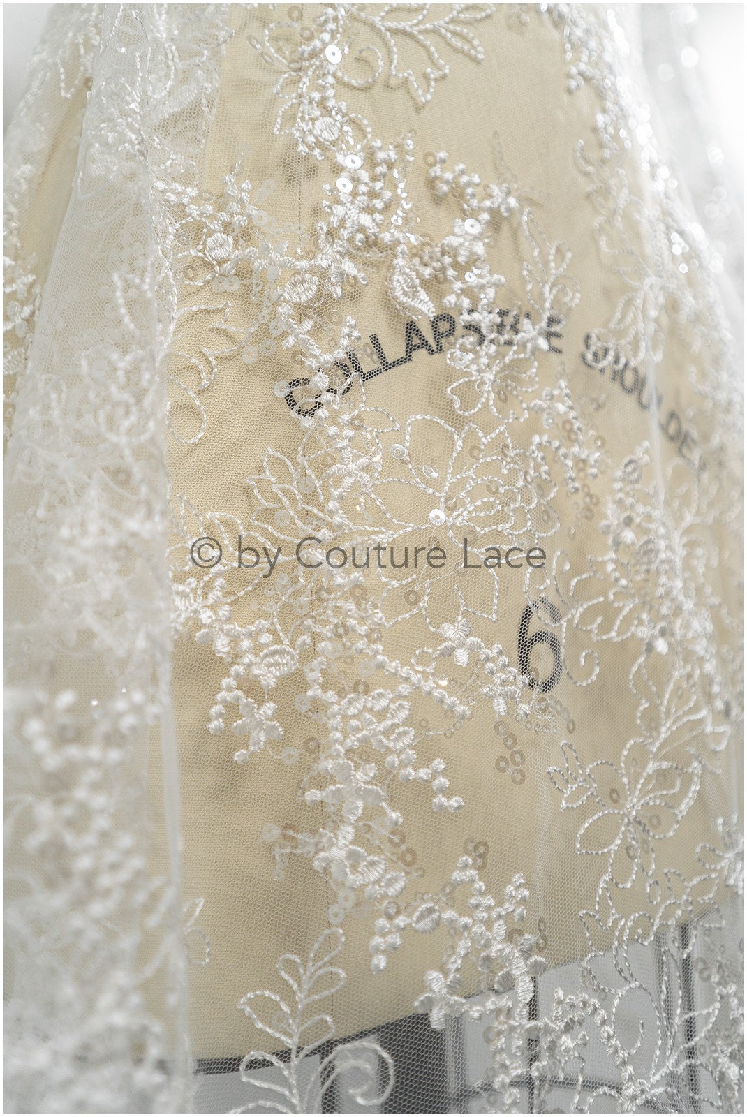 Blumen Spitzenstoff mit Pailletten, Braut spitzenstoff mit kleinen Blumen, Brautblumen spitze, floraler Spitzenstoff für Hochzeitskleid// L20-400