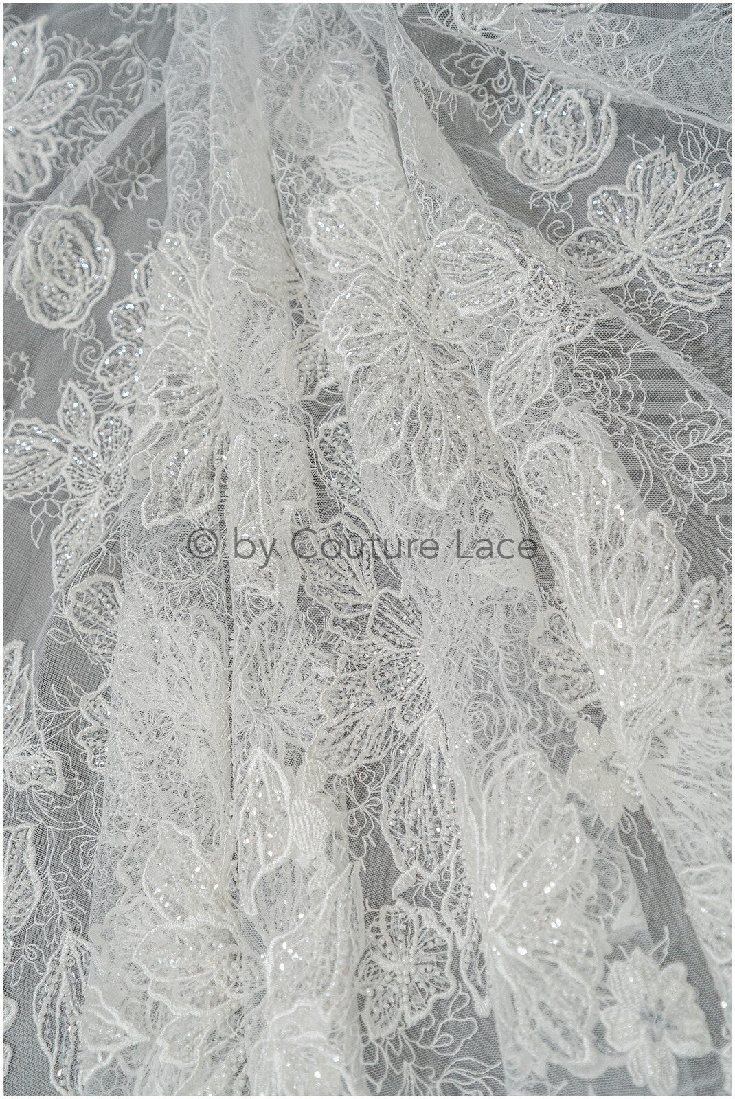Wunderschöner Perlen Spitzenstoff Off-White/ Couture Spitzenstoff mit Perlen & Pailletten/ Brautspitze// L20-402