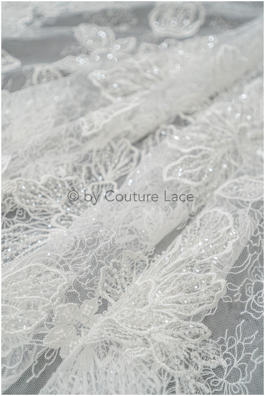 Wunderschöner Perlen Spitzenstoff Off-White/ Couture Spitzenstoff mit Perlen & Pailletten/ Brautspitze// L20-402