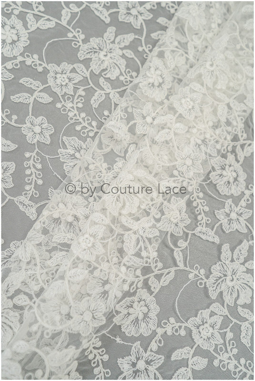 Romantischer Braut Spitzenstoff Off-White/ Blumen Spitzenstoff/ Blumenspitze/ Brautspitze Stoff// L20-070C