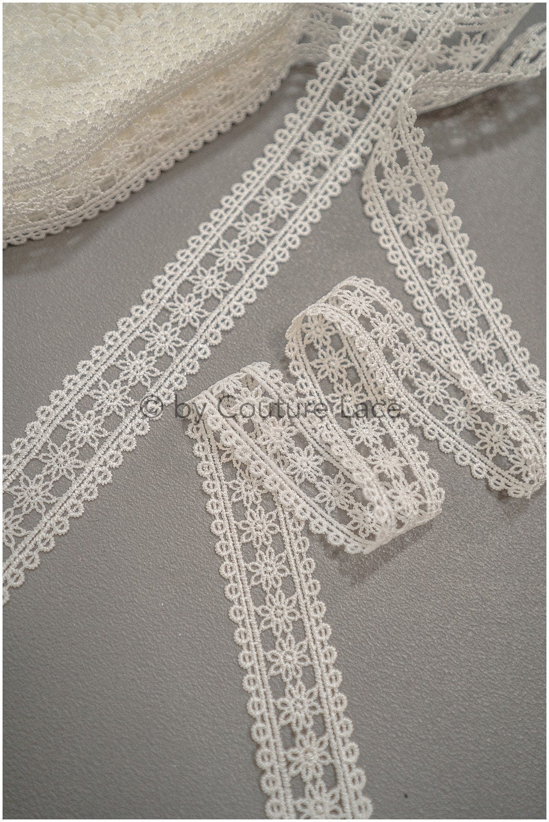 4yds crochet lace with floral pattern/ floral lace trim off-white/ bridal lace// T21-134