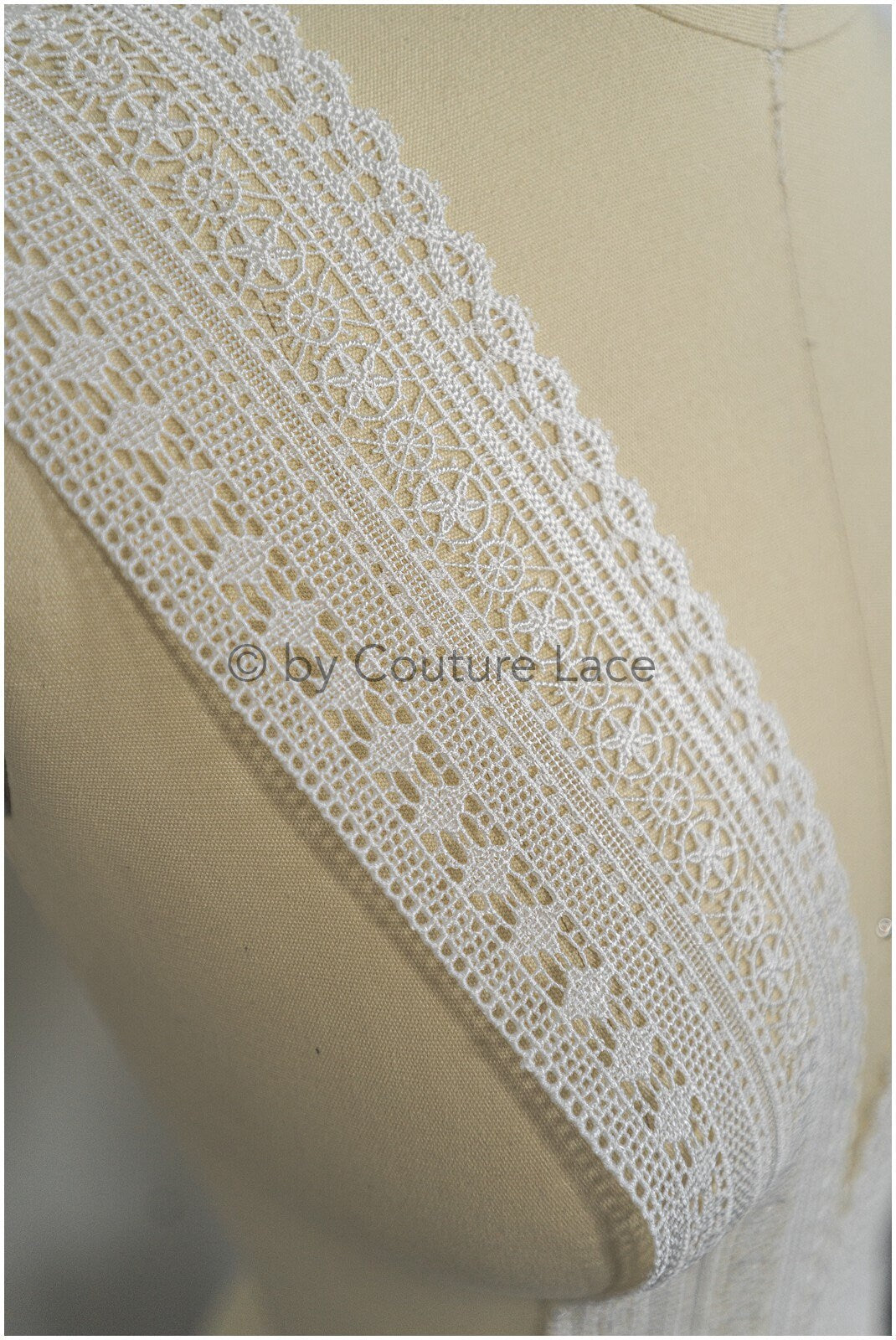 Beautiful crocheted lace trim/ off-white guipure lace/ crocheted bridal lace/ guipure lace trim// T21-133