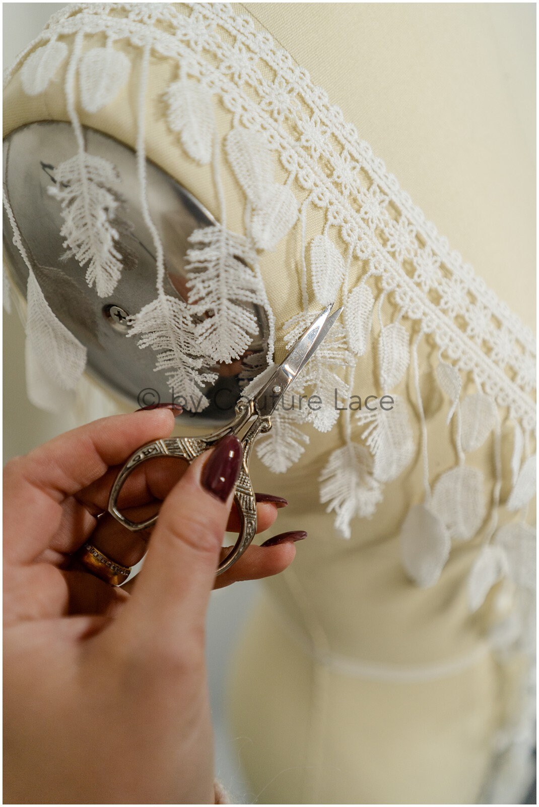 Crochet lace with feather pattern/ Guipure lace trim off-white/ crocheted lace trim for wedding dresses/ feather lace trim// T21-138