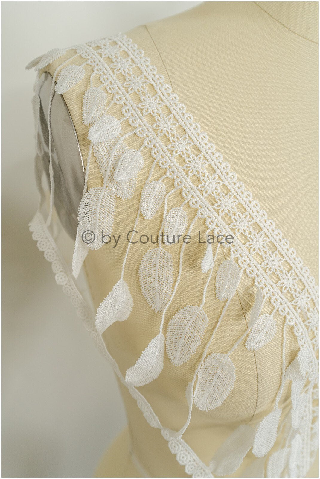 Crochet lace with feather pattern/ Guipure lace trim off-white/ crocheted lace trim for wedding dresses/ feather lace trim// T21-138