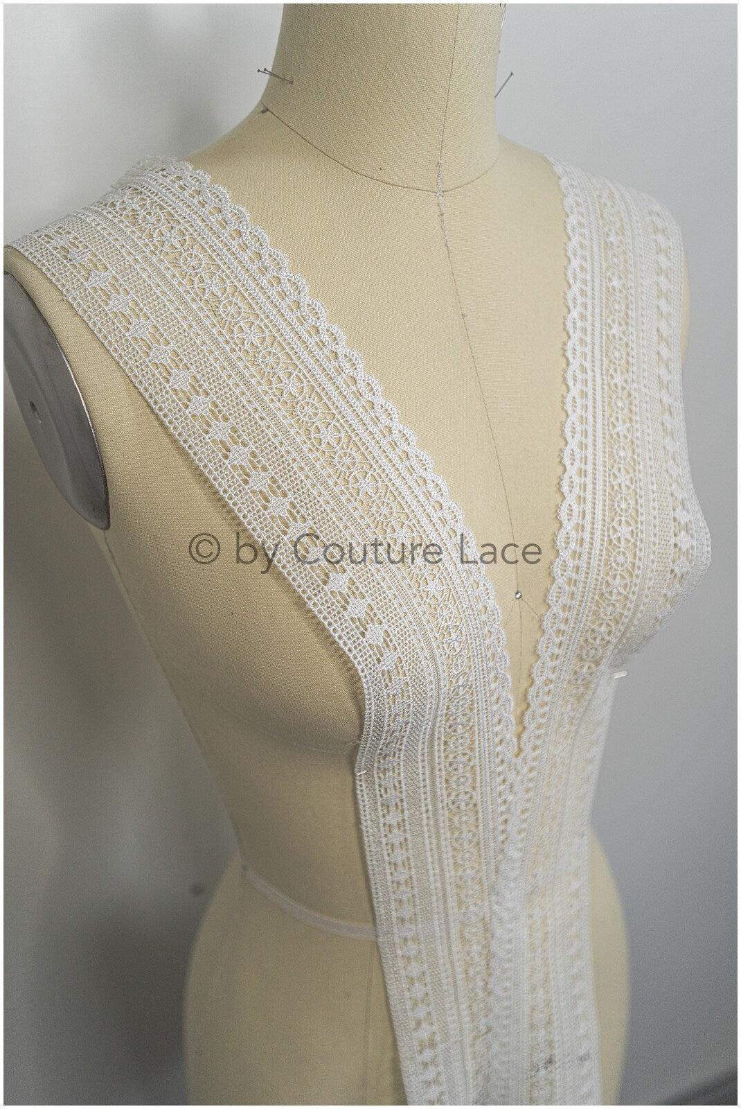 Beautiful crocheted lace trim/ off-white guipure lace/ crocheted bridal lace/ guipure lace trim// T21-133