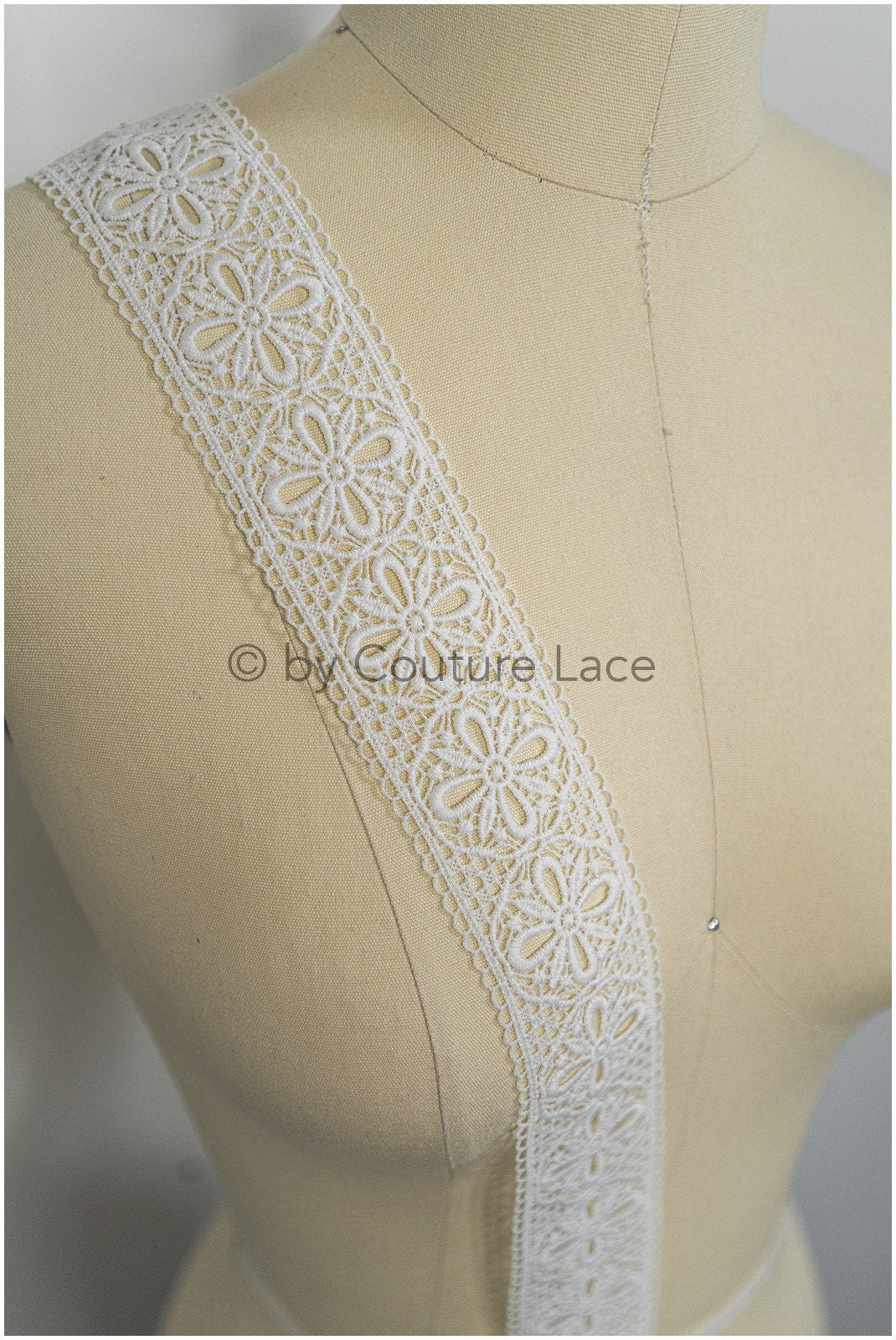 Beautiful crochet lace trim/ Off-white guipure lace trim/ Bridal lace trim/ Guipure lace// T21-131