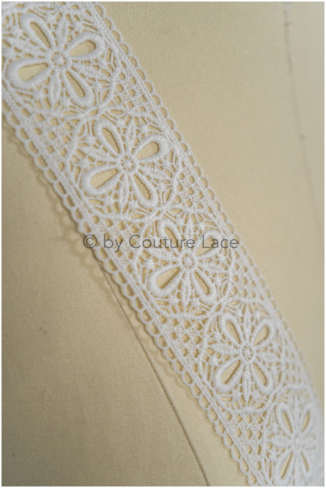 Beautiful crochet lace trim/ Off-white guipure lace trim/ Bridal lace trim/ Guipure lace// T21-131