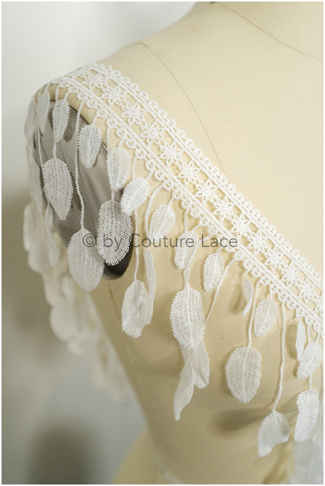 Crochet lace with feather pattern/ Guipure lace trim off-white/ crocheted lace trim for wedding dresses/ feather lace trim// T21-138
