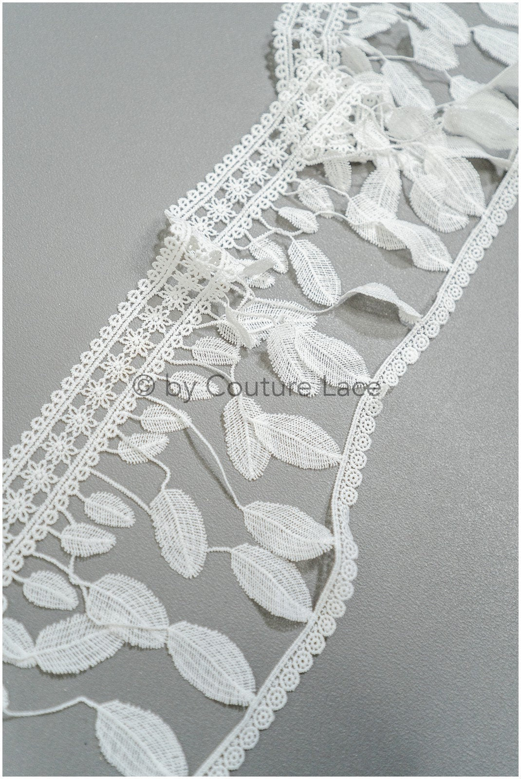 Crochet lace with feather pattern/ Guipure lace trim off-white/ crocheted lace trim for wedding dresses/ feather lace trim// T21-138
