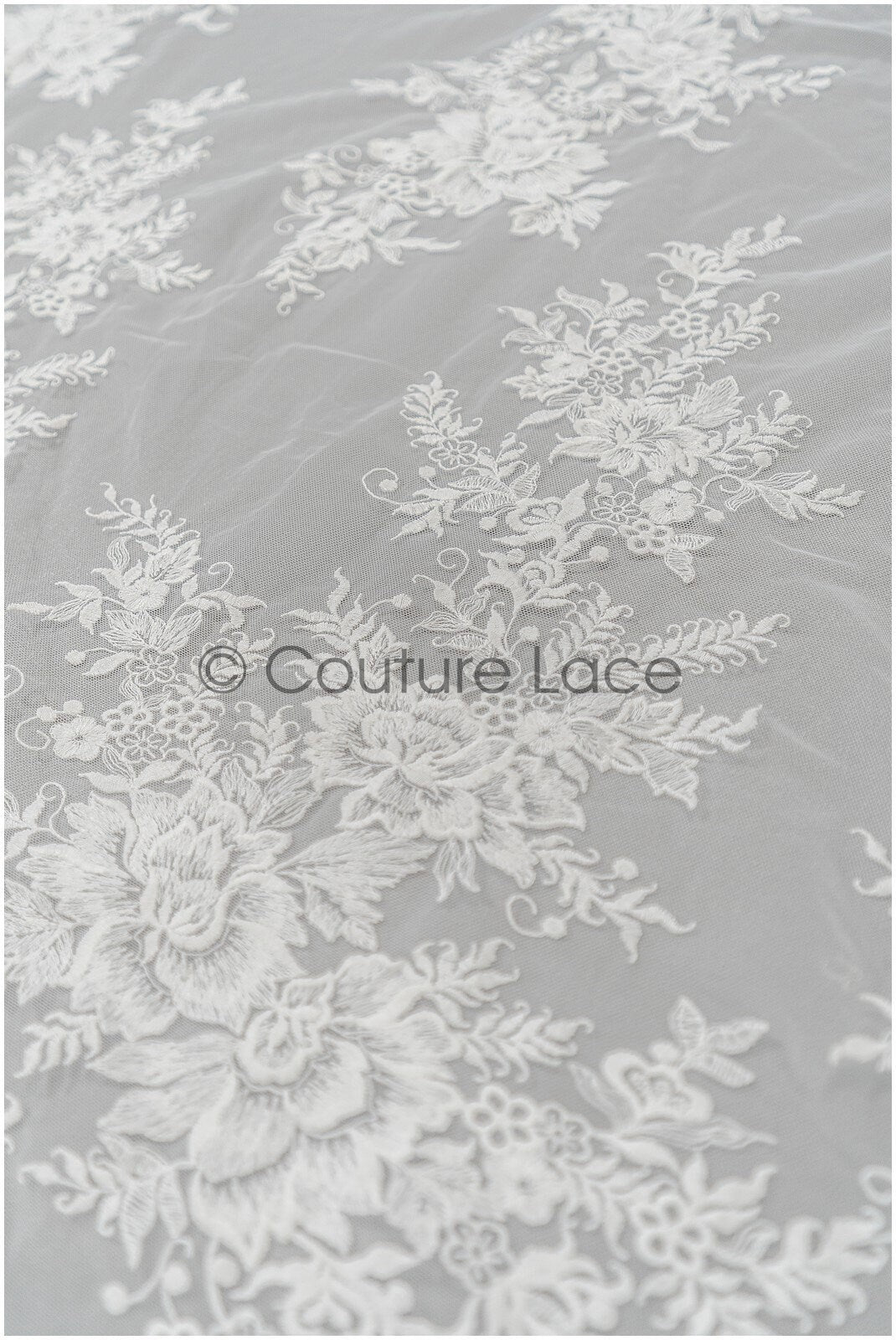 Romantischer Blüten Spitzenstoff/ Hochzeitskleid Spitzenstoff Off-White/ Braut Blumenspitze/ bestickter Spitzenstoff/ Spitzenschleier// L21-150C