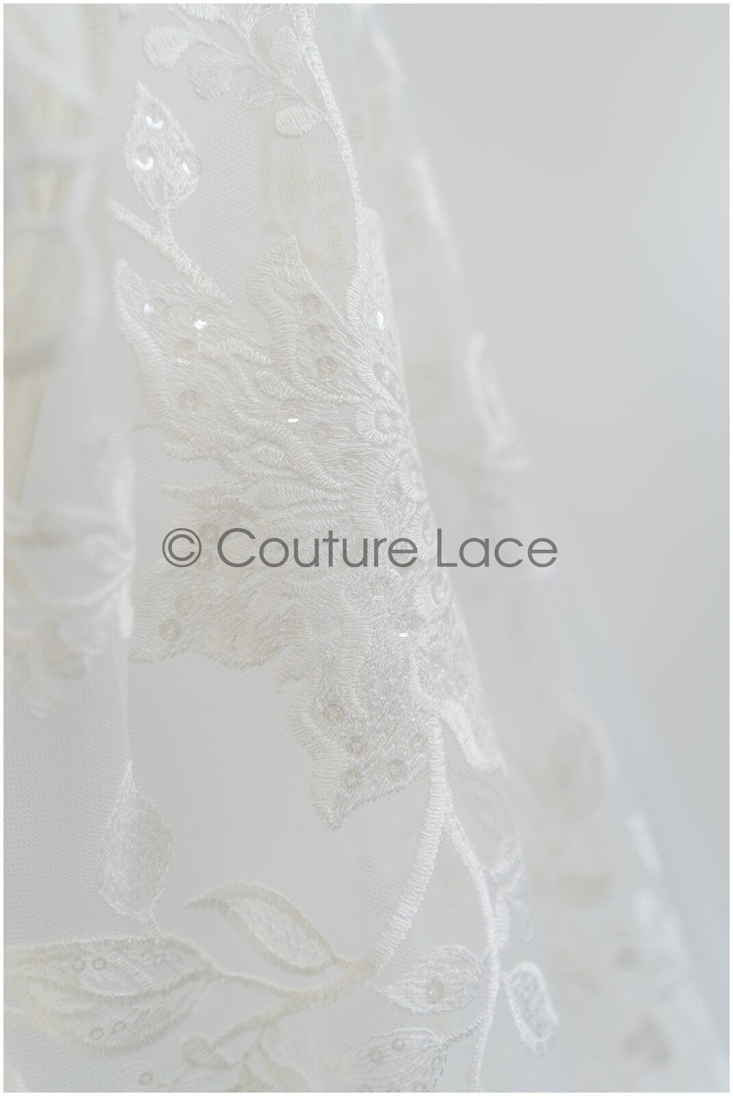 Romantischer floraler Spitzenstoff Off-White/ Braut Spitzenstoff/ florale Spitzenstickerei/ Blumenspitze mit Pailletten// L21-016NB