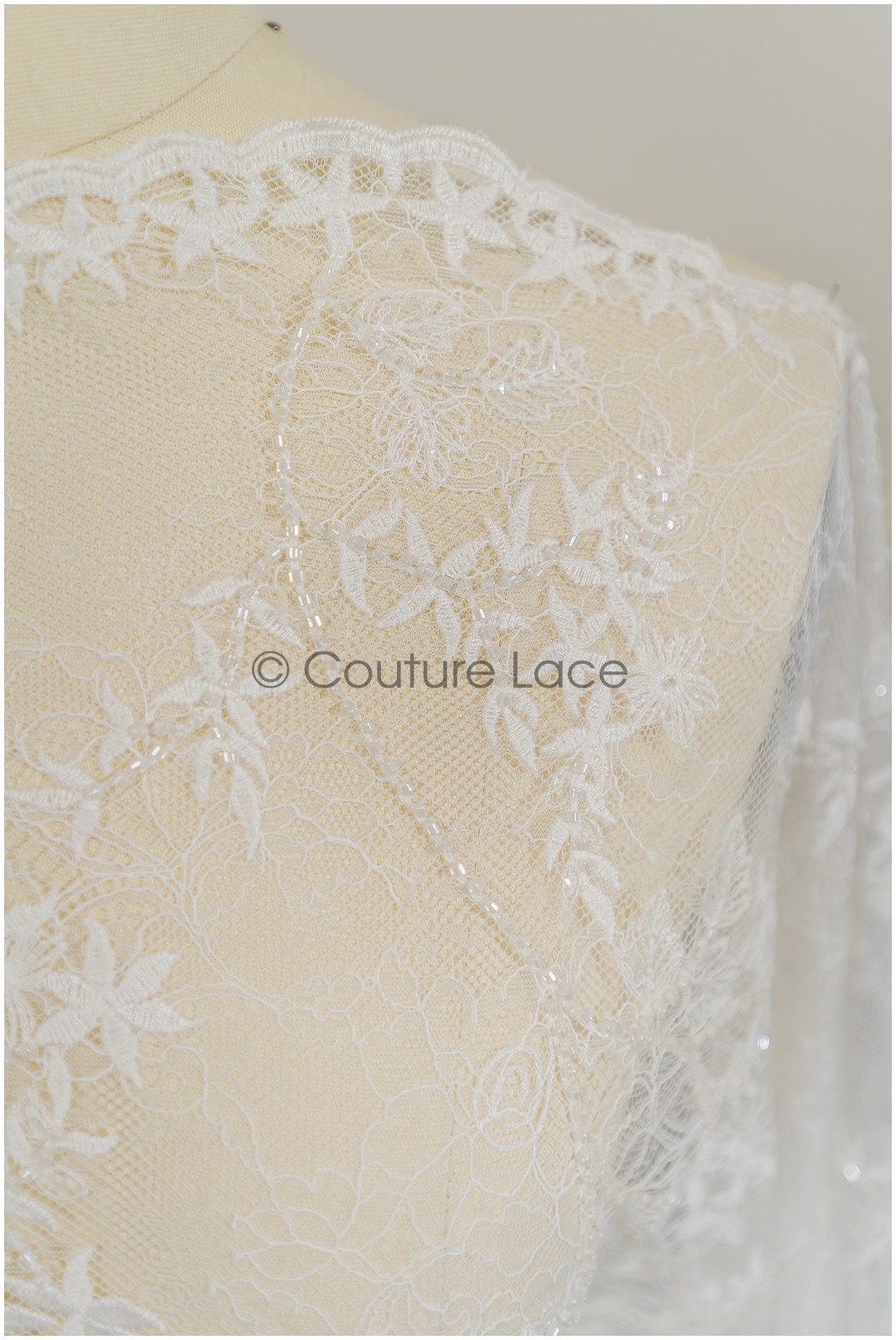 Französischer Spitzenstoff mit Blumenmuster & Perlen/ Blumen Spitzenstoff/ Brautspitze/ Dessous Spitze// L21-411