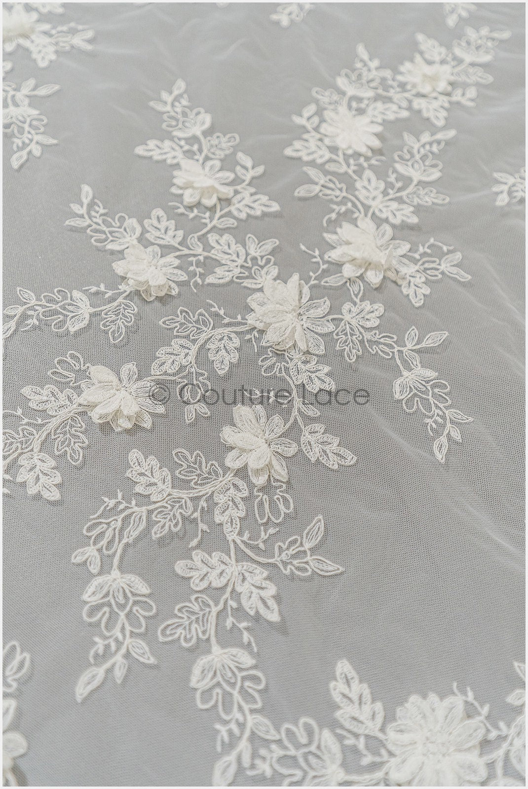 3D Blumen Spitzenstoff Off-White/ Braut Spitzenstoff/ romantischer Spitzenstoff mit 3D Blumen/ Hochzeit Spitzenstoff// L21-059