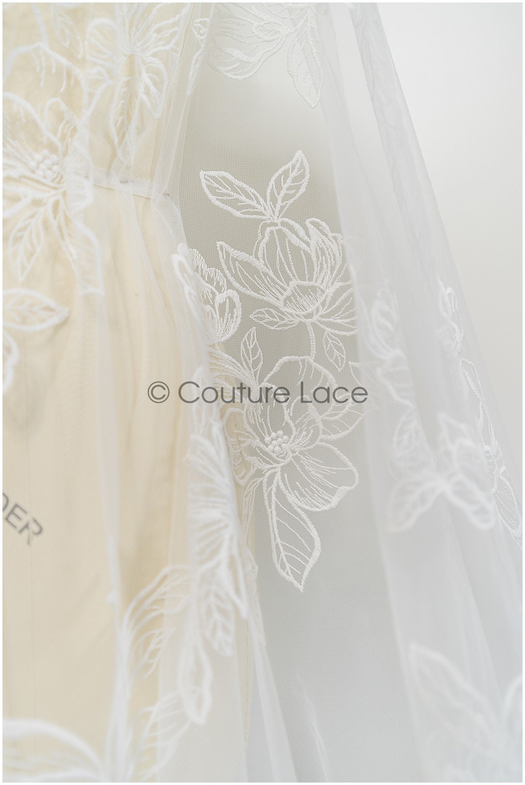 Magnolien Spitzenstoff Off-White/ bestickte Blütenspitze/ Hochzeitskleid Spitze/ weicher Magnolien Spitzenstoff/ Braut Spitzenstoff// L21-045