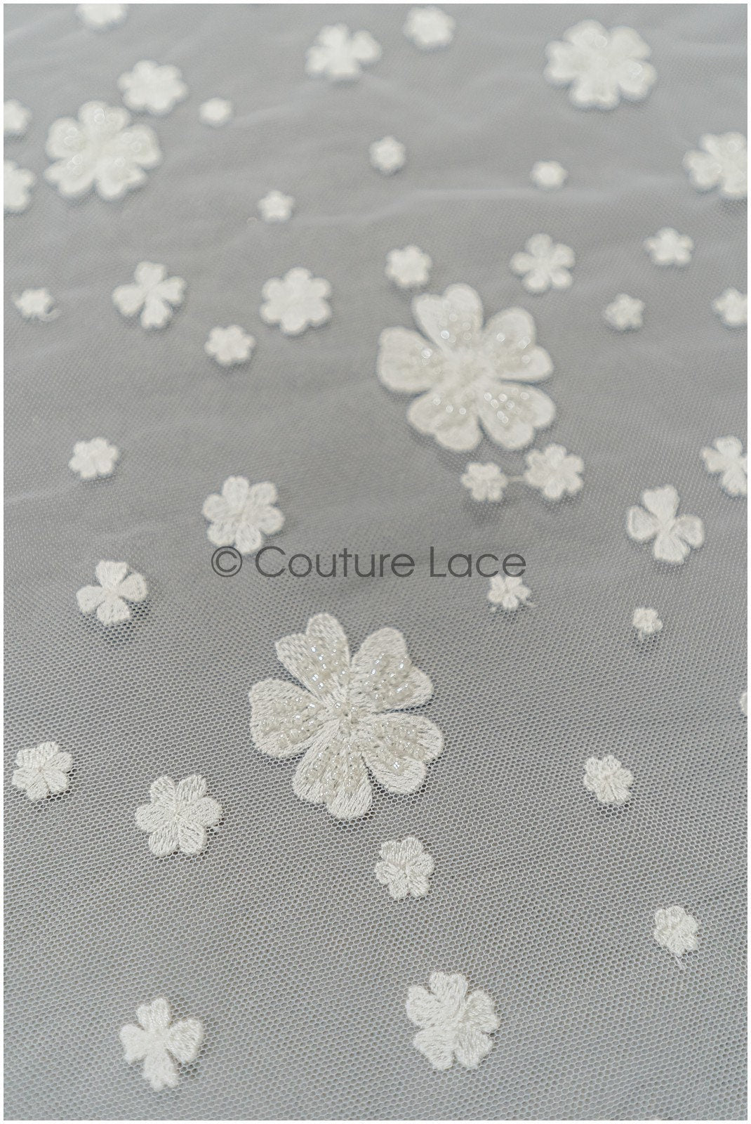 Perlen Brautspitzenstoff mit Blumen/ perlengeflochtener Spitzenstoff/ Braut Spitzenstoff mit kleinen Blumen// L21-126