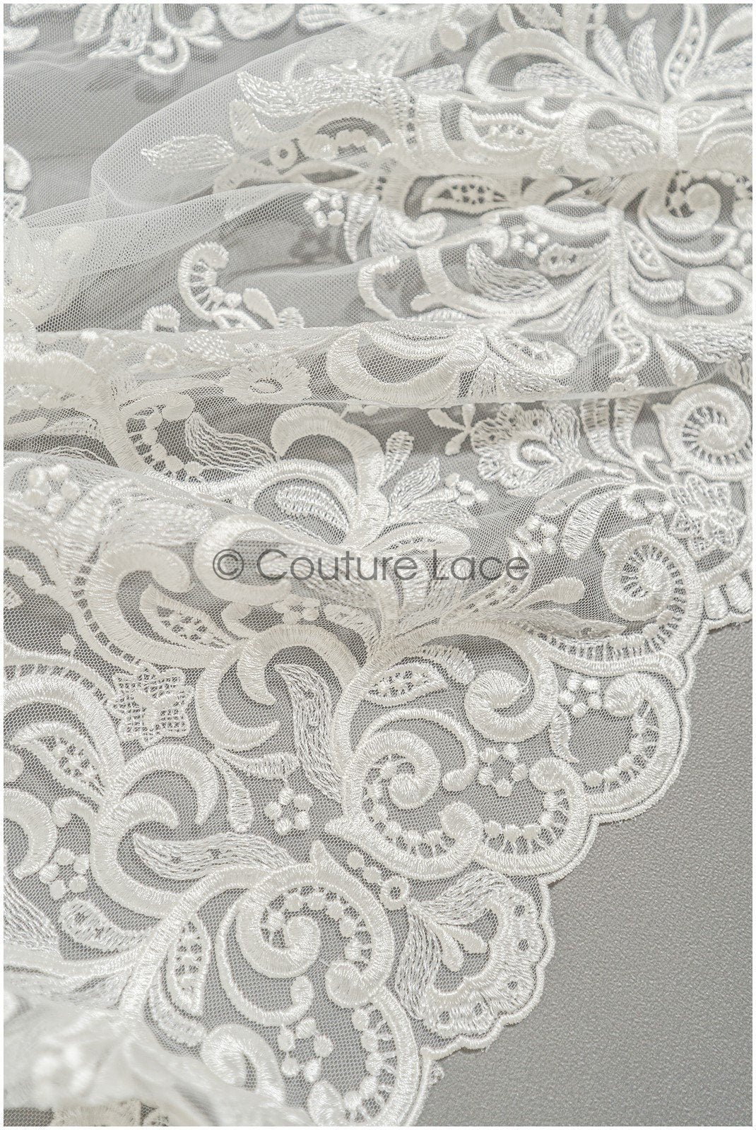 Schwerer bestickter Spitzenstoff/ Brautspitze Off-White/ verschnörkelte Spitze/ Hochzeitskleid Spitze/ Hochzeitsspitze// L21-169B