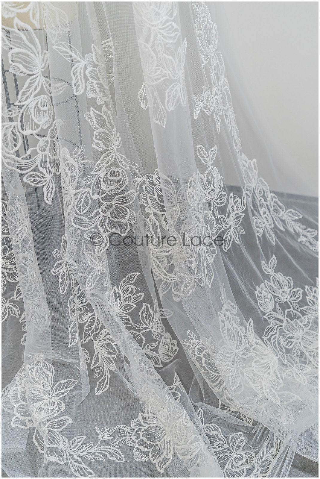 Magnolien Spitzenstoff Off-White/ bestickte Blütenspitze/ Hochzeitskleid Spitze/ weicher Magnolien Spitzenstoff/ Braut Spitzenstoff// L21-045