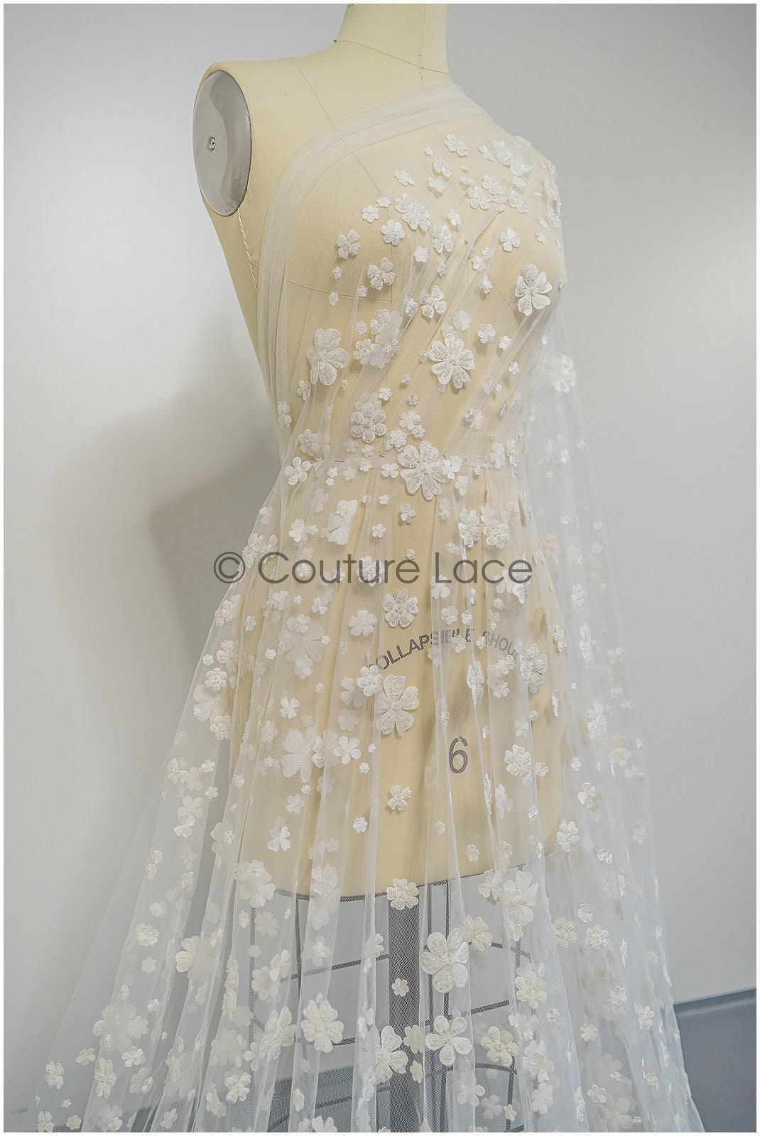 Perlen Brautspitzenstoff mit Blumen/ perlengeflochtener Spitzenstoff/ Braut Spitzenstoff mit kleinen Blumen// L21-126