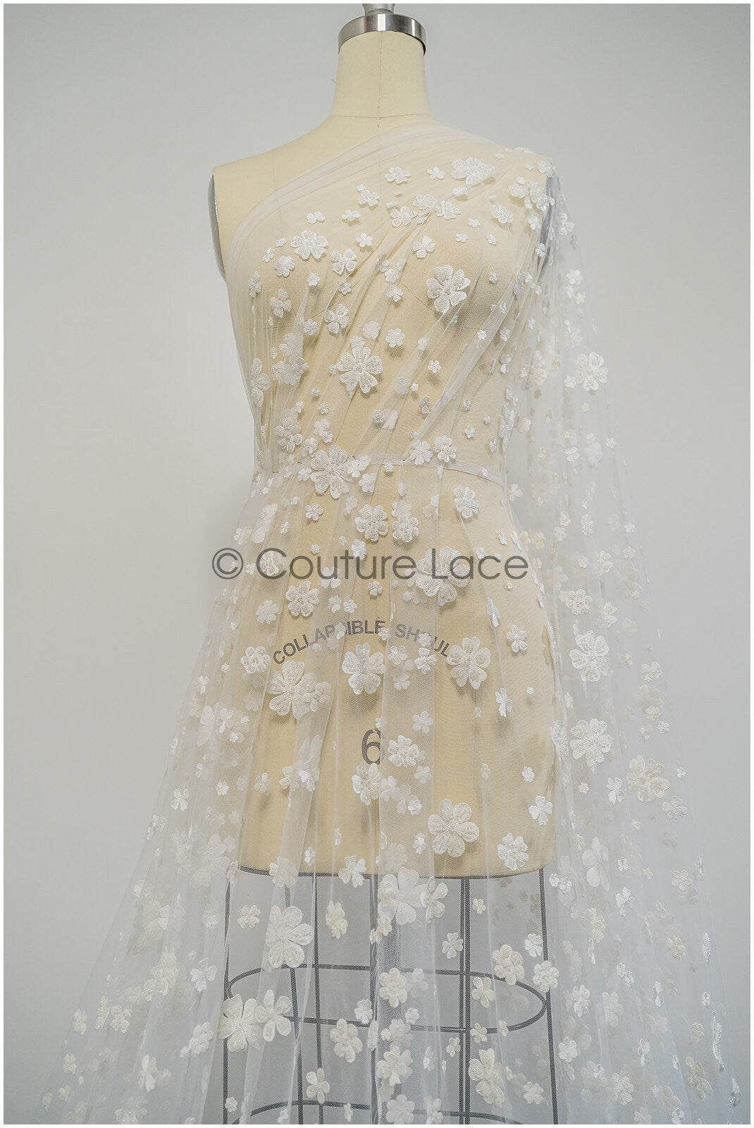 Perlen Brautspitzenstoff mit Blumen/ perlengeflochtener Spitzenstoff/ Braut Spitzenstoff mit kleinen Blumen// L21-126