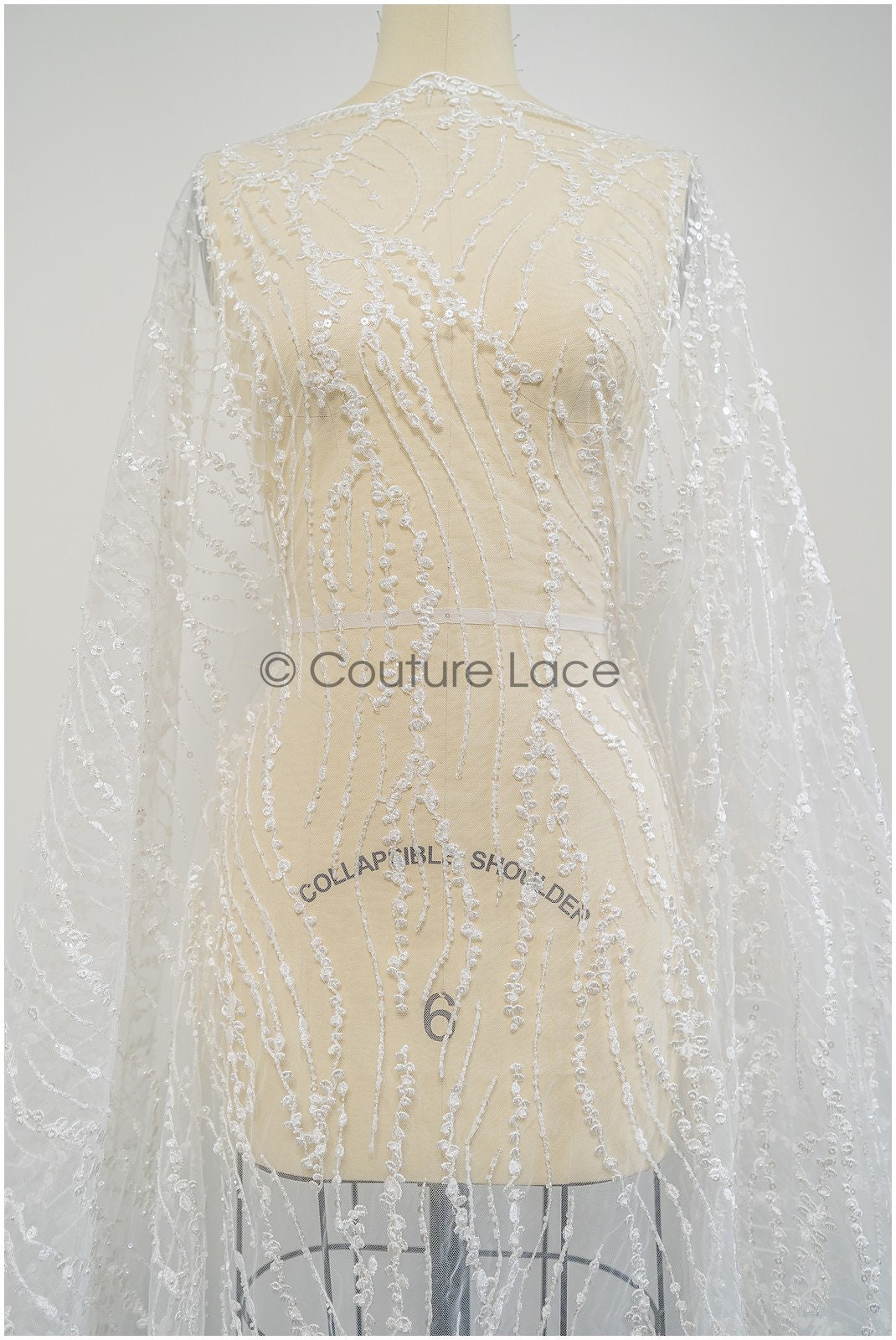 Elegante Wellen-Punkt Spitze mit Pailletten für ein glamouröses Brautkleid // L21-105B