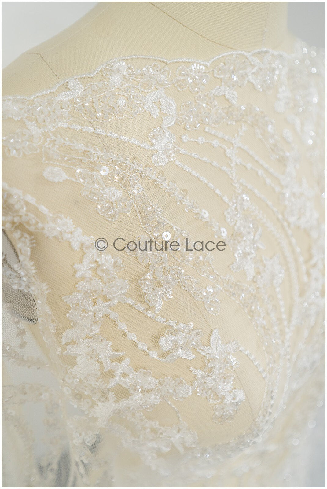 Perlen gestreifter gewellter Spitzenstoff/ Brautspitze Off-White/ Hochzeitskleid Spitze mit Perlen & Pailletten/ Braut Spitzenstoff// L19-309