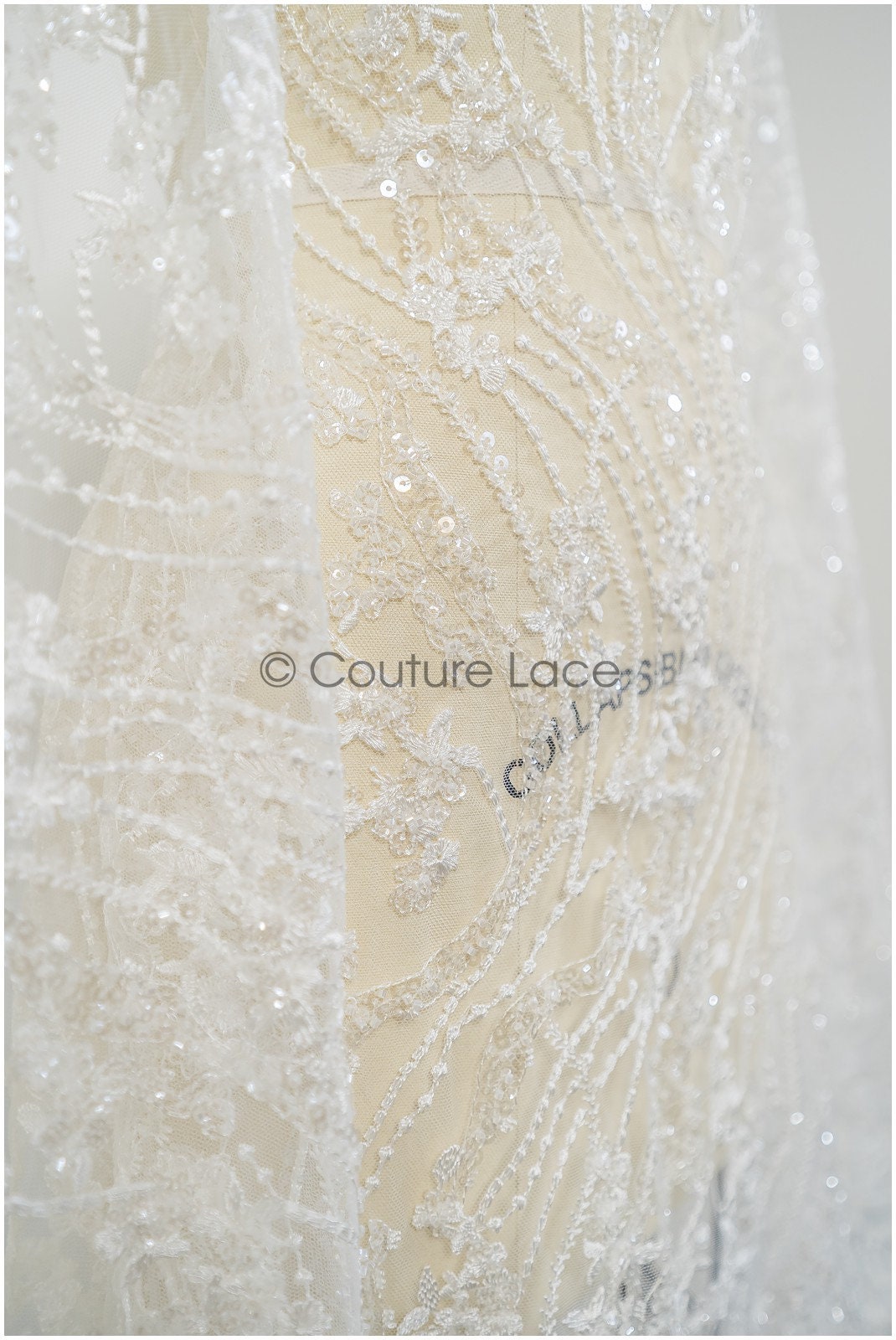 Perlen gestreifter gewellter Spitzenstoff/ Brautspitze Off-White/ Hochzeitskleid Spitze mit Perlen & Pailletten/ Braut Spitzenstoff// L19-309