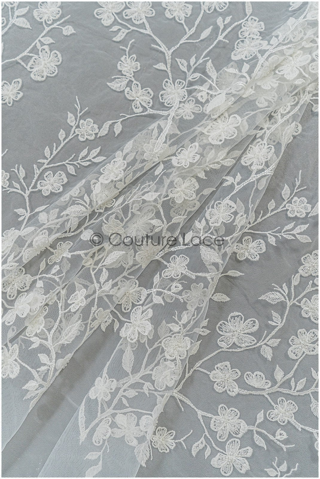 Blüten Spitzenstoff Off-White/ Brautspitze mit Perlen/ Blüten Brautspitze/ Braut Spitze// L21-119