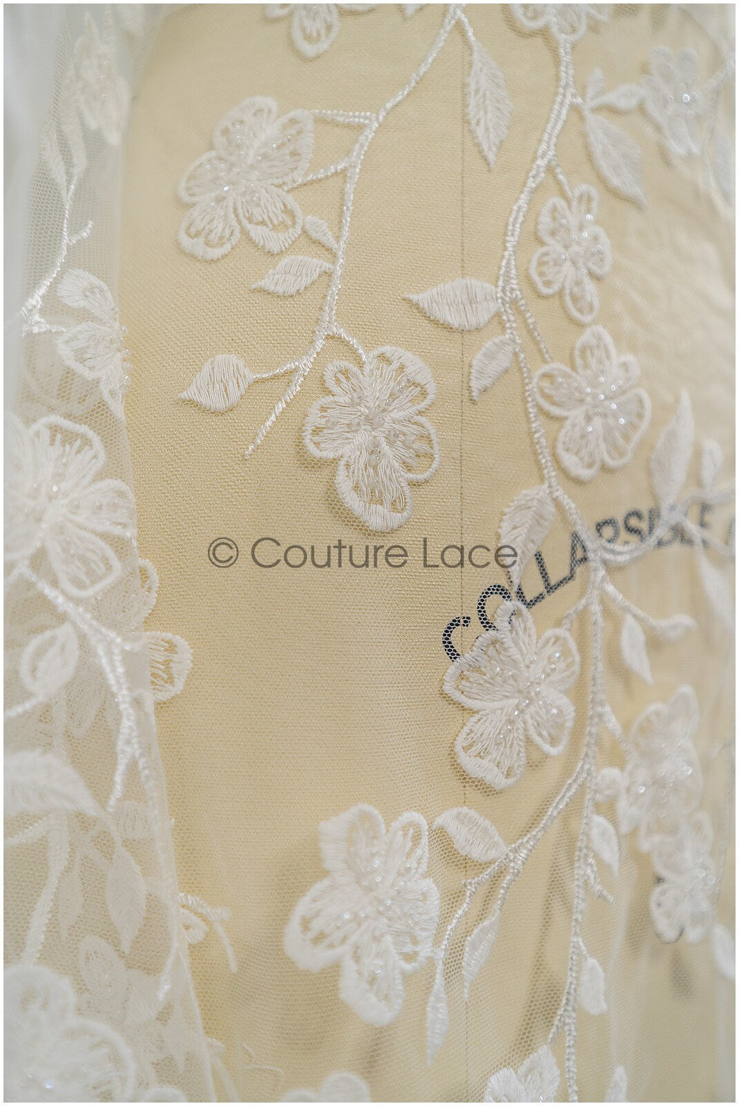 Blüten Spitzenstoff Off-White/ Brautspitze mit Perlen/ Blüten Brautspitze/ Braut Spitze// L21-119