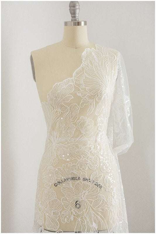 Encaje fino con lentejuelas en blanco roto / tul suave con lentejuelas / encaje de malla con lentejuelas // L17-022
