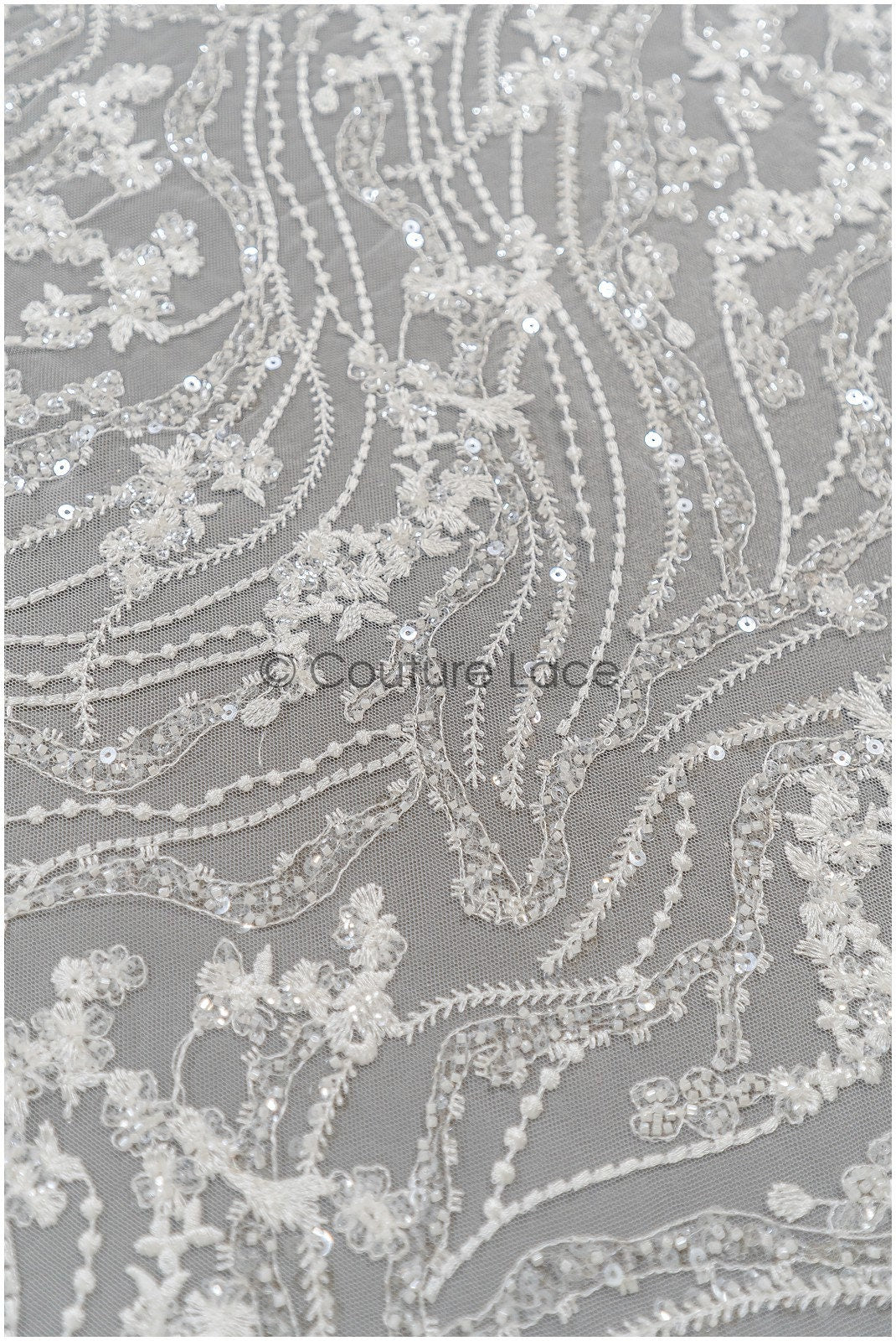 Perlen gestreifter gewellter Spitzenstoff/ Brautspitze Off-White/ Hochzeitskleid Spitze mit Perlen & Pailletten/ Braut Spitzenstoff// L19-309