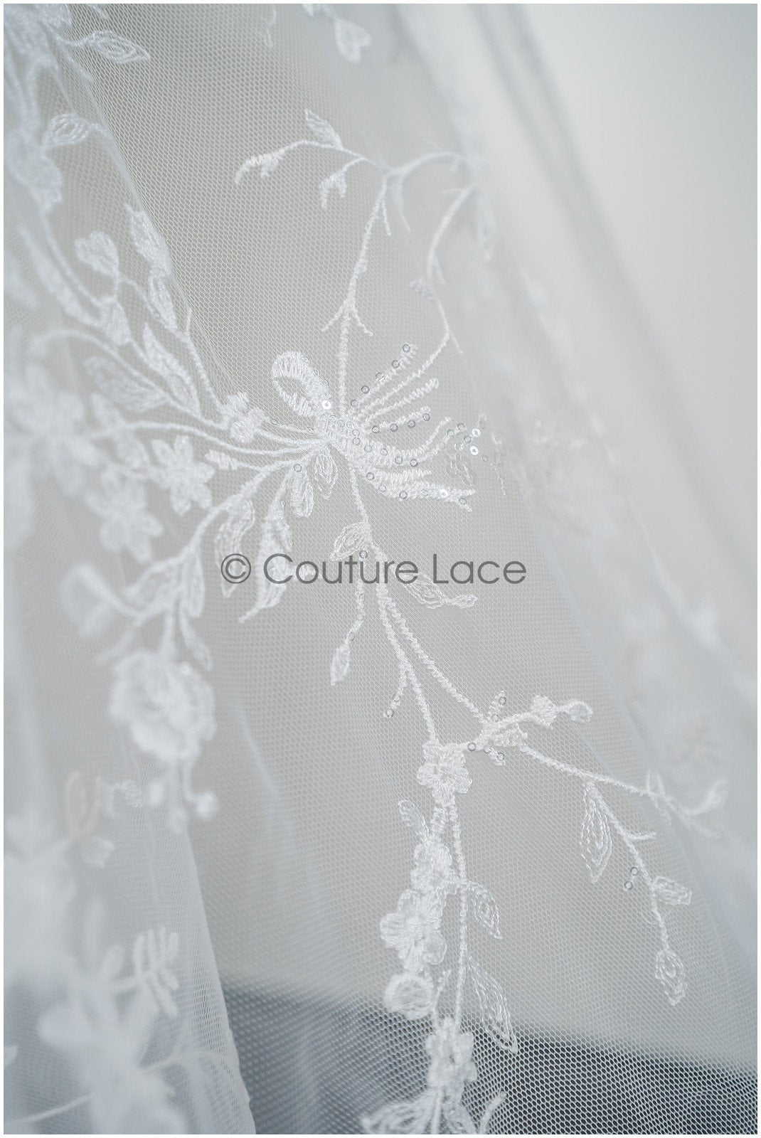 Romantischer Floraler Spitzenstoff/ Brautspitze Off-White/ Hochzeitskleid Spitze mit Blüten & Blättern// L21-417