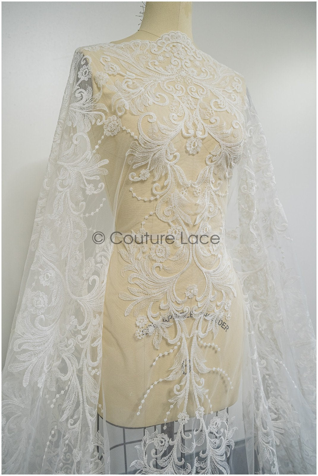 Weicher Braut Spitzenstoff Off-White/ royaler Spitzenstoff für Brautkleid/ Ornament Spitzenstoff// L21-073
