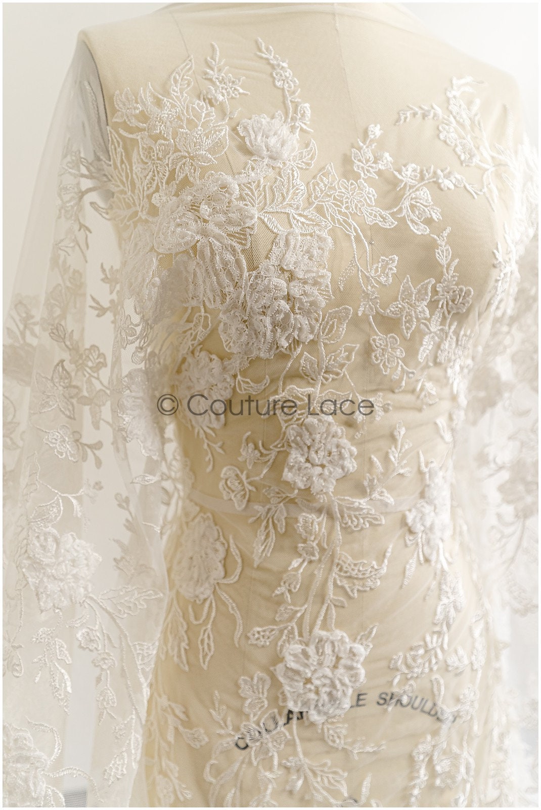 3D Blumen Spitzenstoff Off-White/ Braut Spitzenstoff/ romantische Spitze mit 3D Blumen/ Hochzeit Spitzenstoff// L22-219B