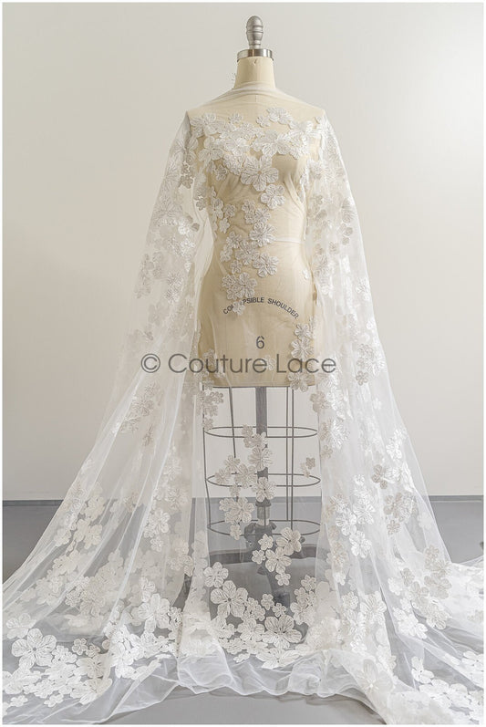 Tela de encaje floral romántico en color marfil / Encaje de novia con patrón de flores y lentejuelas / Tela de encaje para novias // L22-277